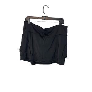 Athleta black eyelet athletic interior pockets on shorts women's size XL